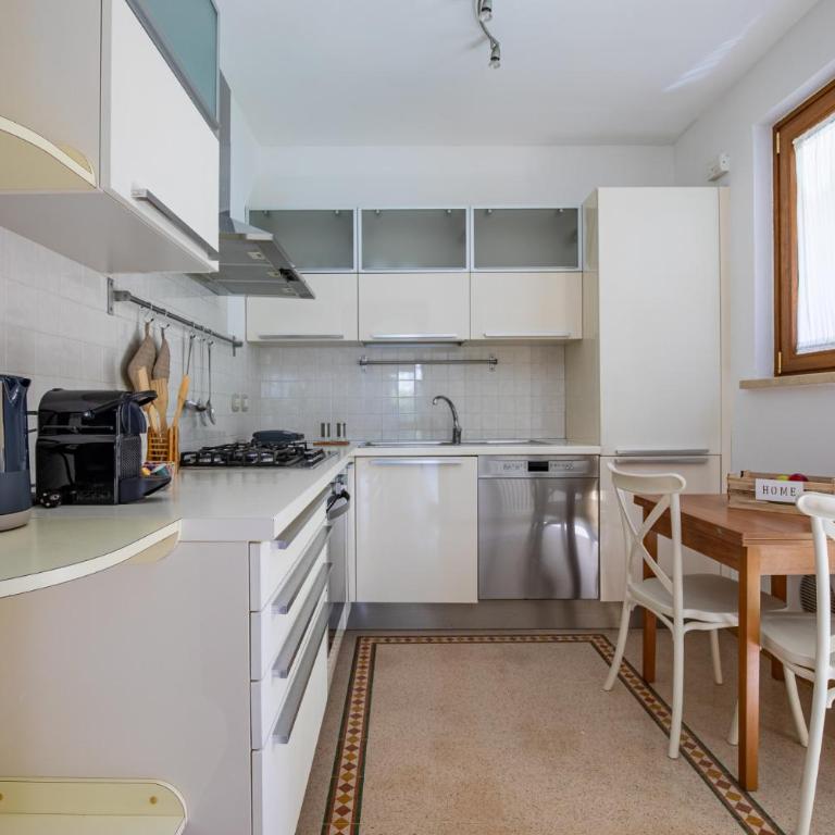 Verdemare, a Viareggio parcheggio privato e splendido giardino - Villa con 2 Camere da Letto - 46