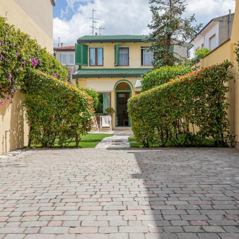 Verdemare, a Viareggio parcheggio privato e splendido giardino - Villa con 2 Camere da Letto - 48