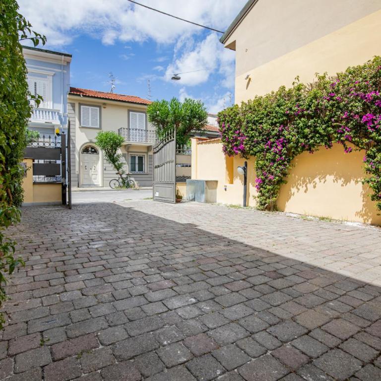 Verdemare, a Viareggio parcheggio privato e splendido giardino - Villa con 2 Camere da Letto - 49
