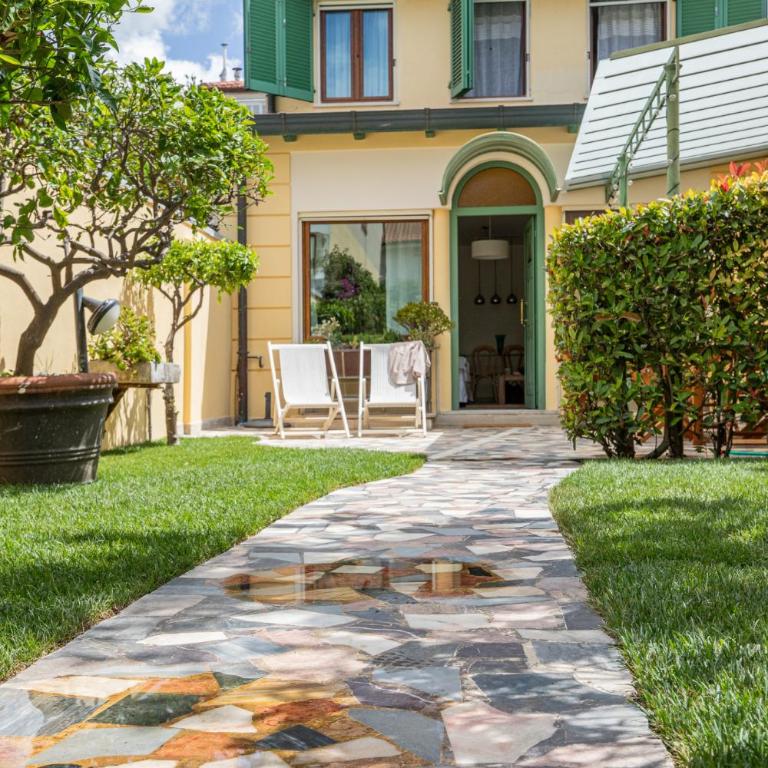 Verdemare, a Viareggio parcheggio privato e splendido giardino - Villa con 2 Camere da Letto - 50