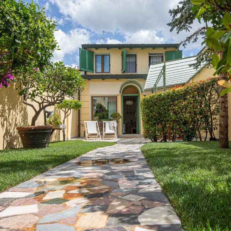 Verdemare, a Viareggio parcheggio privato e splendido giardino - Villa con 2 Camere da Letto - 51