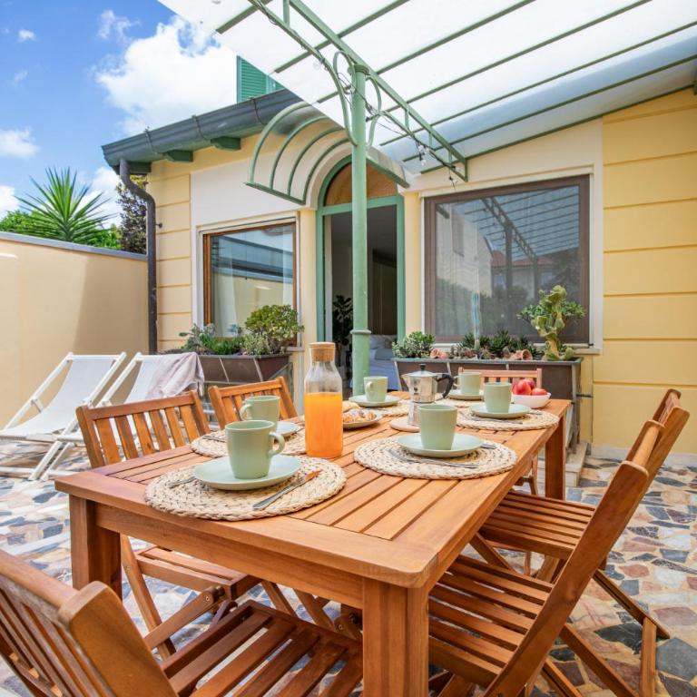 Verdemare, a Viareggio parcheggio privato e splendido giardino - Villa con 2 Camere da Letto - 55