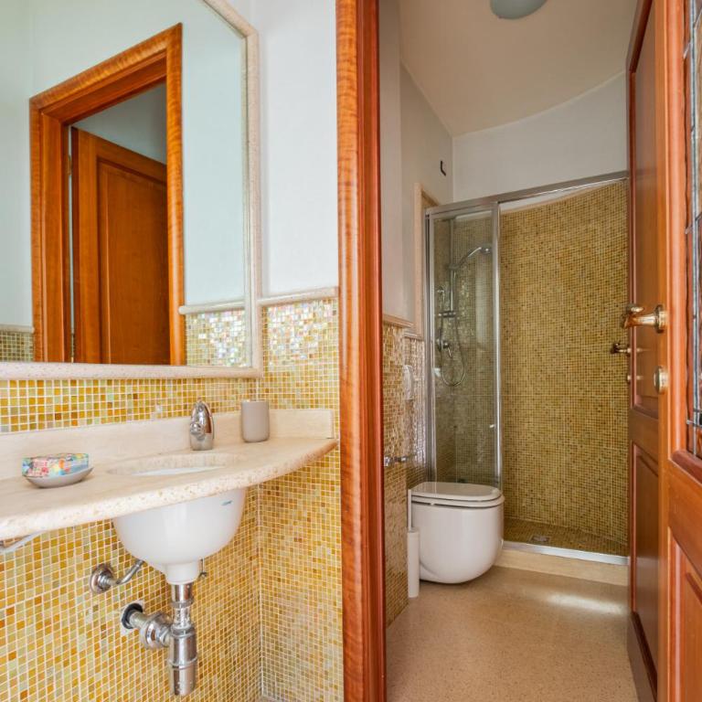 Verdemare, a Viareggio parcheggio privato e splendido giardino - Villa con 2 Camere da Letto - 66