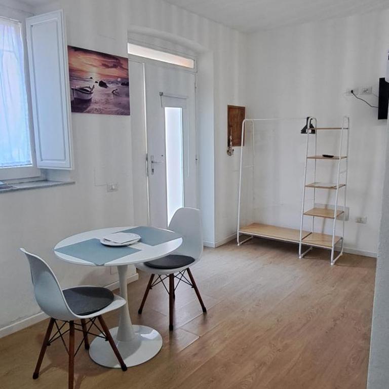 Domus Lina - Appartamento Monolocale con 1 Letto Matrimoniale - 4