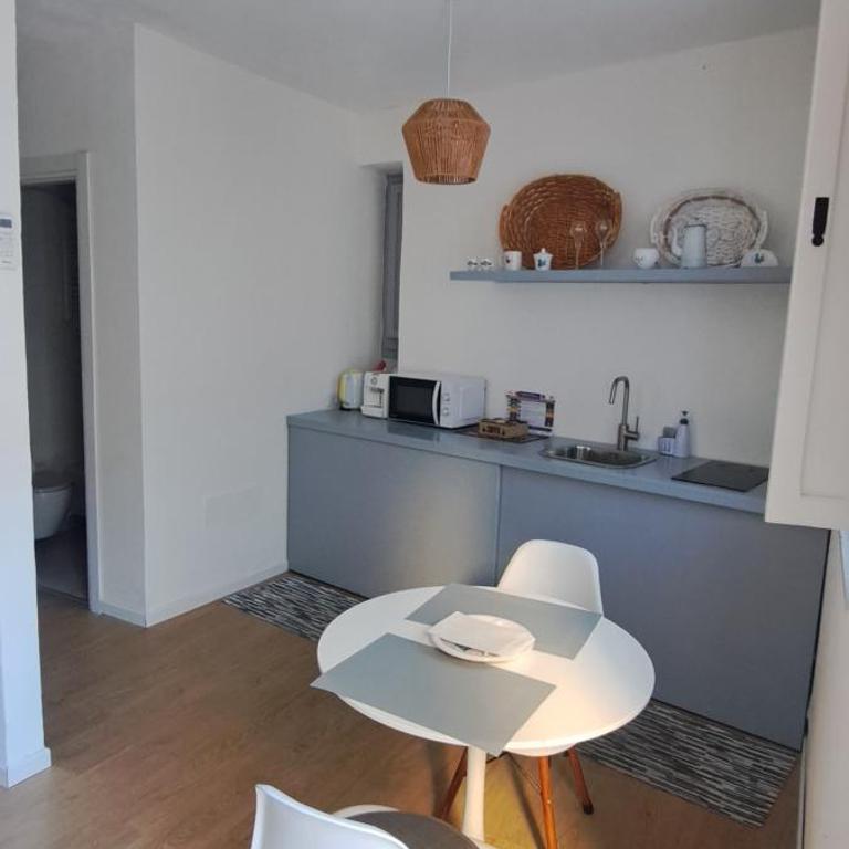 Domus Lina - Appartamento Monolocale con 1 Letto Matrimoniale - 2