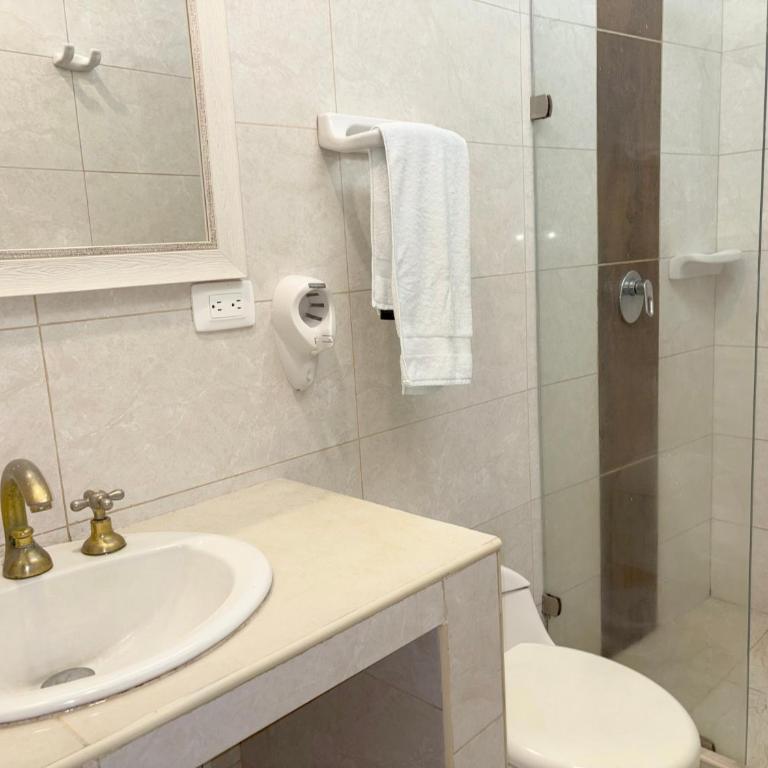 Akel House Hotel - Getsemaní - Cartagena - Family Double Room - 6