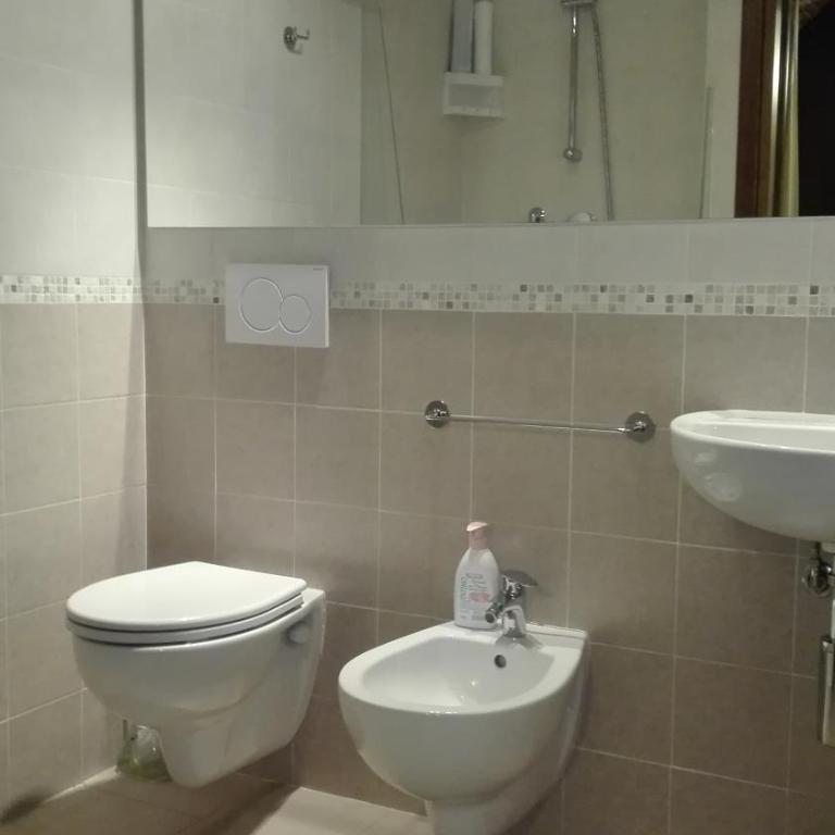 Alfieri Bed & Breakfast - Camera Matrimoniale con Bagno Privato - 4