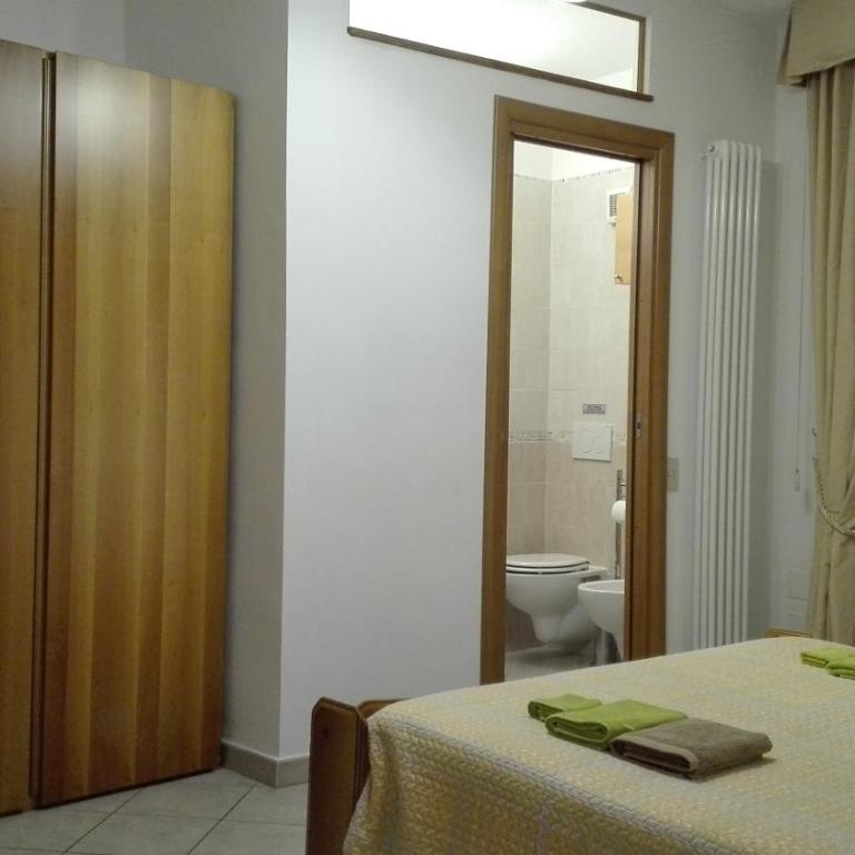 Alfieri Bed & Breakfast - Camera Matrimoniale con Bagno Privato - 2