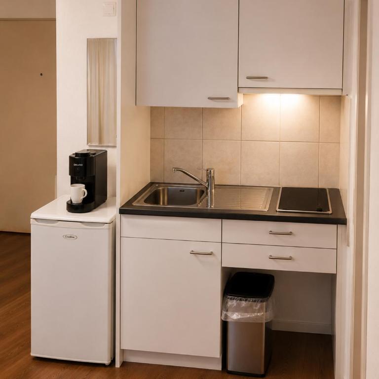 KB CityRooms Self-Check-In - Deluxe Zimmer mit Queensize-Bett - 3