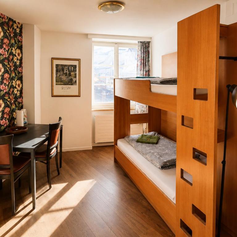 KB CityRooms Self-Check-In - Familienzimmer mit Bad - 3