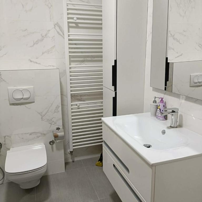 Modern Riverside Apartment - Apartman s 1 Spavaćom Sobom i Pogledom na Bazen - 15
