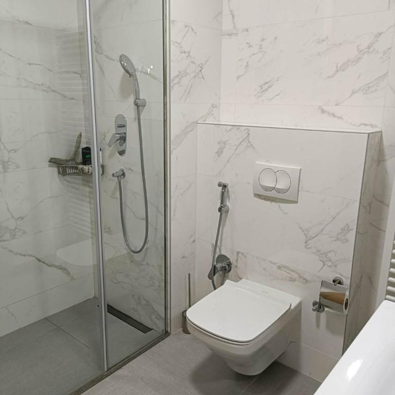 Modern Riverside Apartment - Apartman s 1 Spavaćom Sobom i Pogledom na Bazen - 18