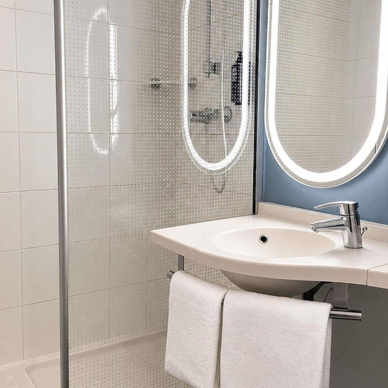 ibis Paris Porte d'Italie - Chambre Standard avec 1 Lit Double et 1 Lit d'Enfant - 1