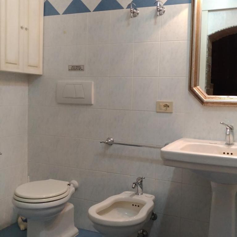 Alfieri Bed & Breakfast - Camera Matrimoniale con Bagno Privato - 11