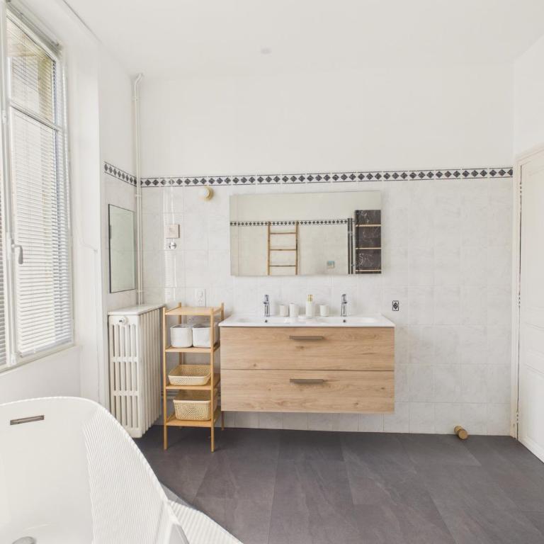 Superbe maison pour 9, jardin, tout a pied - Ferienhaus - 18