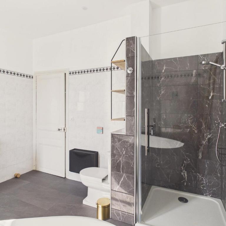 Superbe maison pour 9, jardin, tout a pied - Ferienhaus - 24