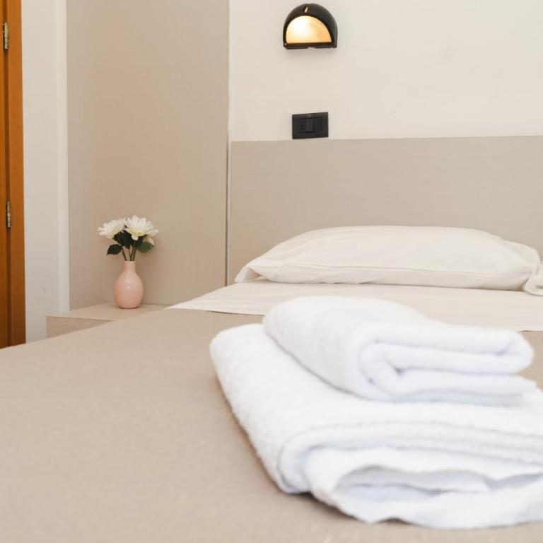 Hotel Galileo - Deluxe Double or Twin Room with Balcony - 3