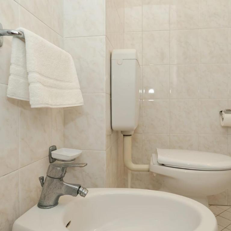 Hotel Galileo - Deluxe Double or Twin Room with Balcony - 7
