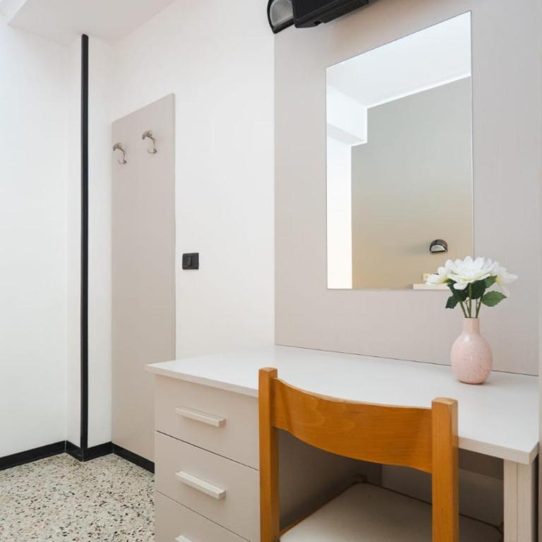 Hotel Galileo - Deluxe Double or Twin Room with Balcony - 20