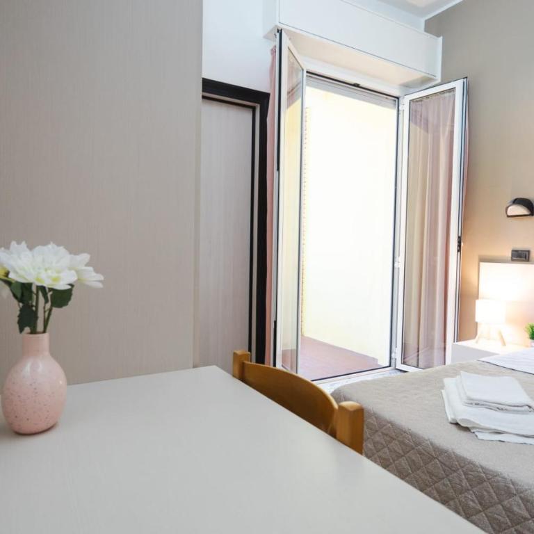Hotel Galileo - Deluxe Double or Twin Room with Balcony - 10