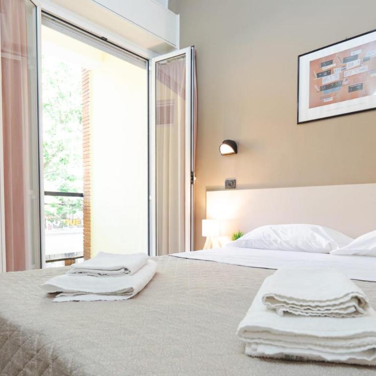 Hotel Galileo - Deluxe Double or Twin Room with Balcony - 9