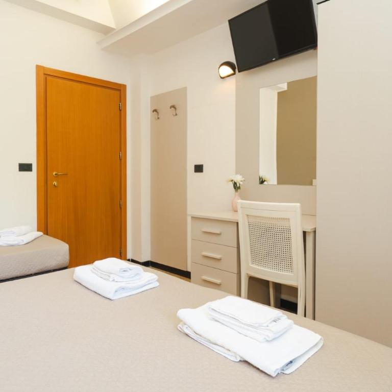 Hotel Galileo - Triple Room with Balcony - 16
