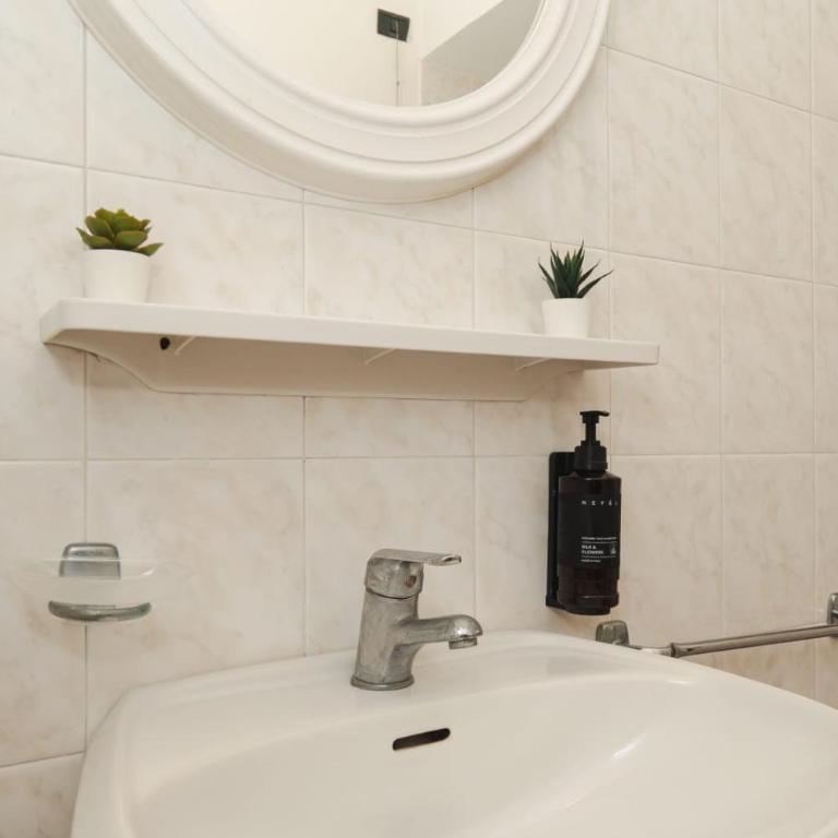 Hotel Galileo - Deluxe Double or Twin Room with Balcony - 16