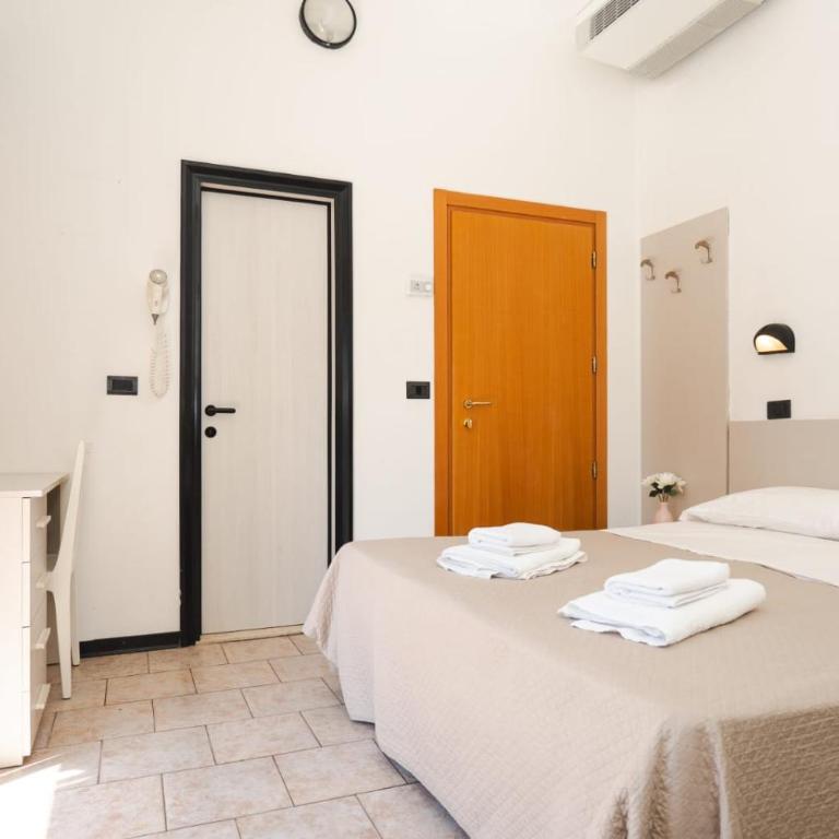 Hotel Galileo - Deluxe Double or Twin Room with Balcony - 21