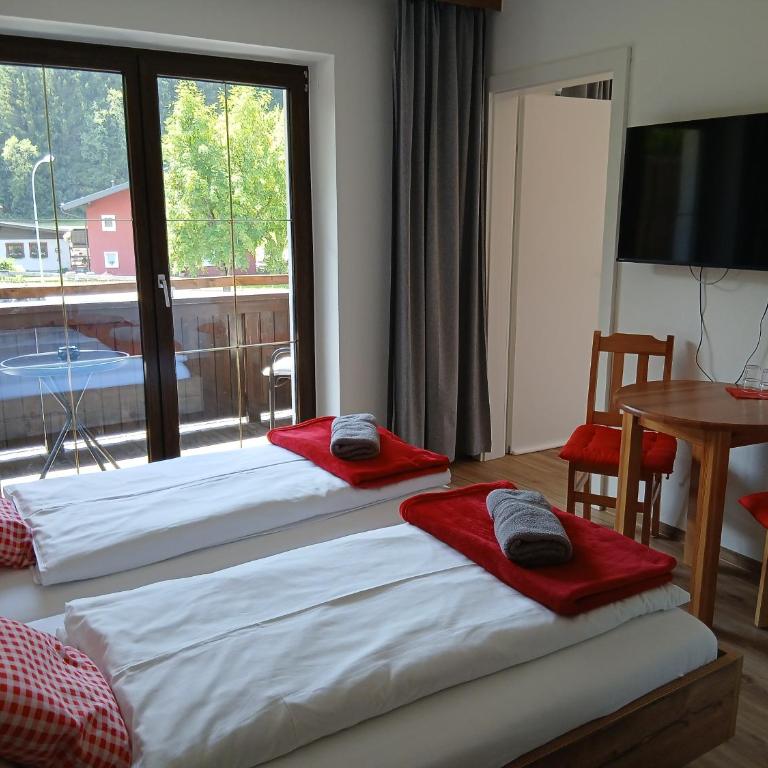 Haus Huber Zimmer und Apartments - Apartment mit 2 Schlafzimmern und Balkon - 11