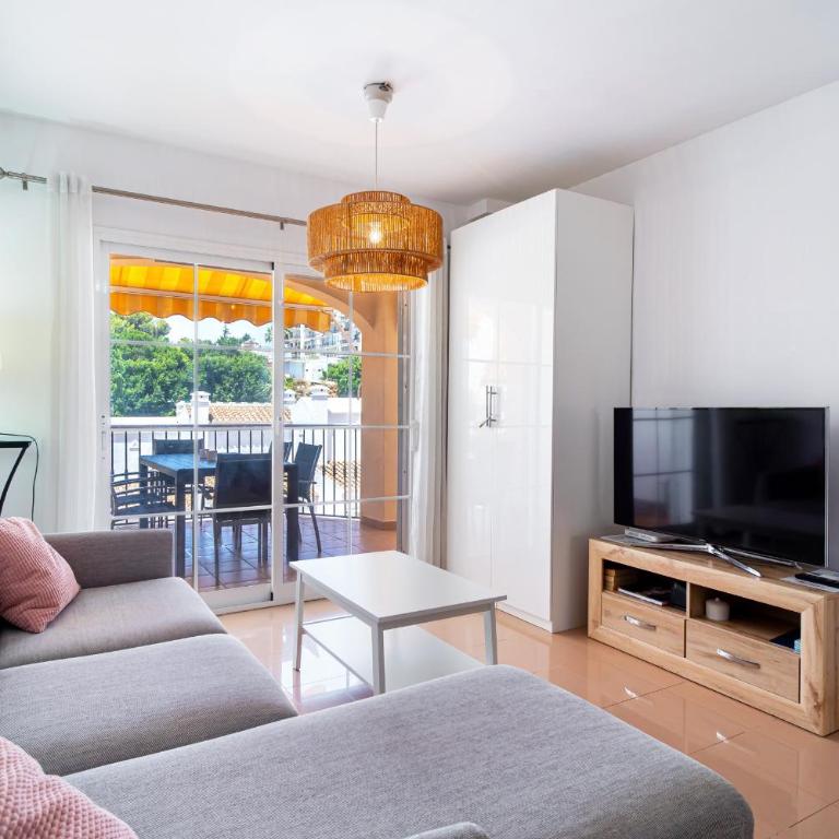 Mediterraneo bajo Casasol - Two-Bedroom Apartment with Pool View - 10