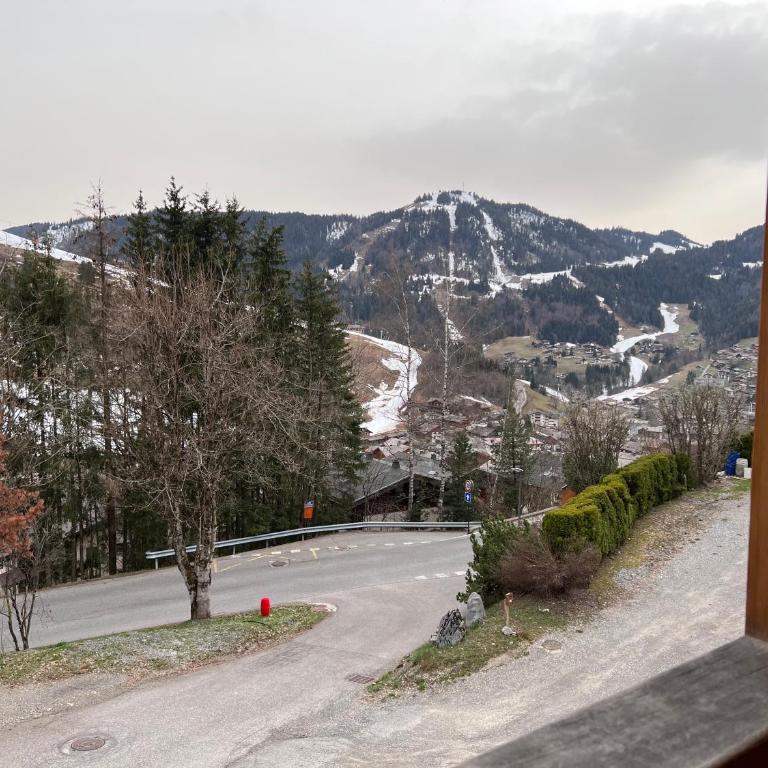 AULP DE SUZ 1 - Demi chalet avec vue montagnes, proche arrêt de navettes - Wifi- Garage et parking - Appartement 2 Chambres avec Vue sur la Montagne - 2