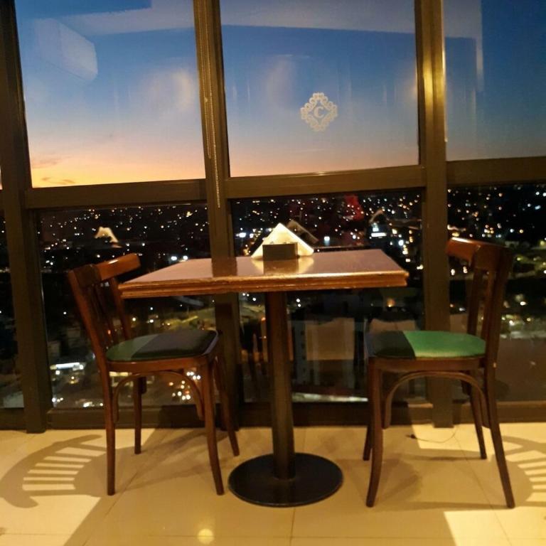 Torre Melos, 2do piso, centro, con cochera - Apartamento de 2 dormitorios - 20
