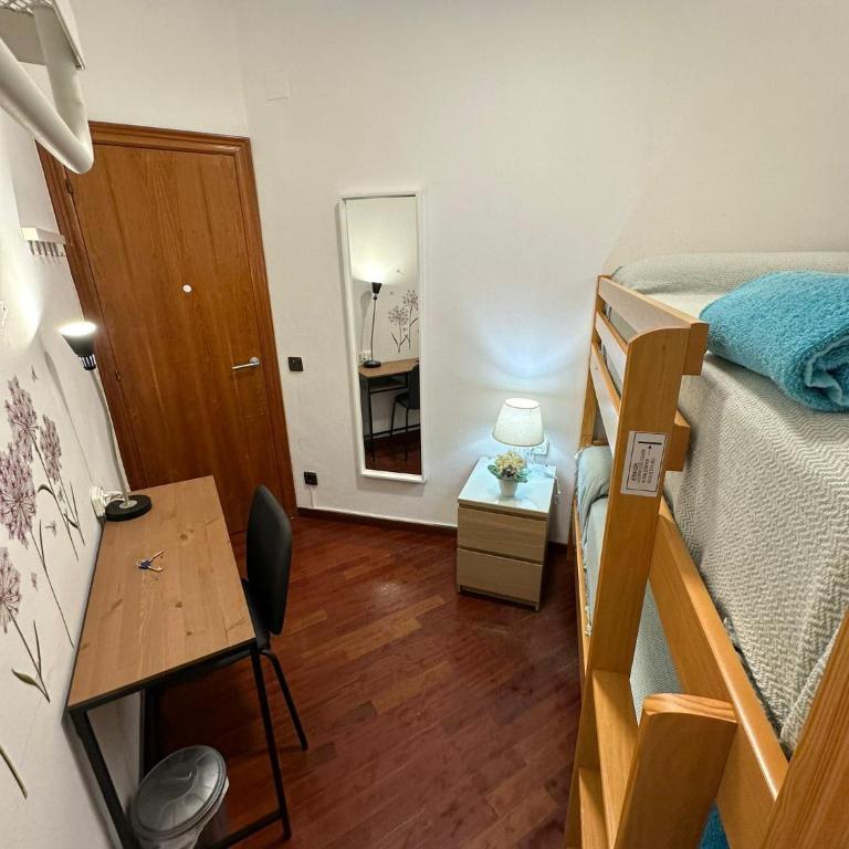 Rooms Paris50 - Habitación Doble con baño compartido - 2 camas - 1