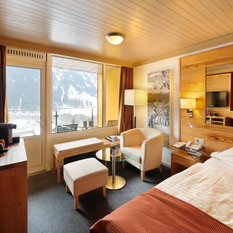 Eiger Mountain & Soul Resort - Zimmer mit Queensize-Bett und Balkon - 1