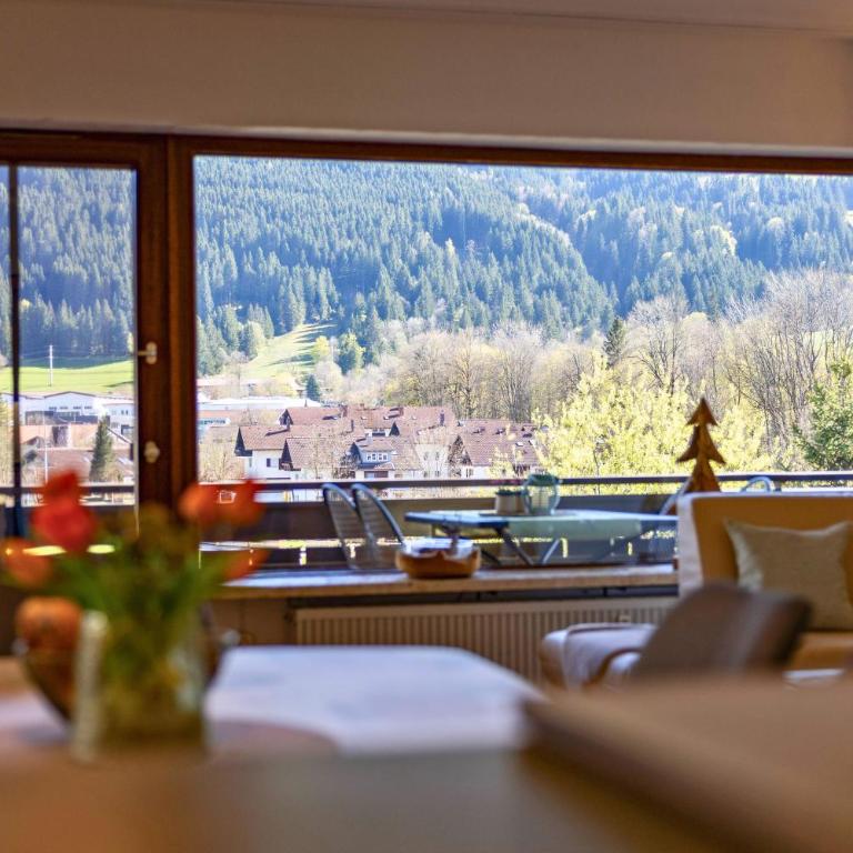 FeWo Armonie im Allgäu - Tischfußball & Dart, großer Südbalkon, gratis Erlebnisse mit Königscard - Apartment - 15