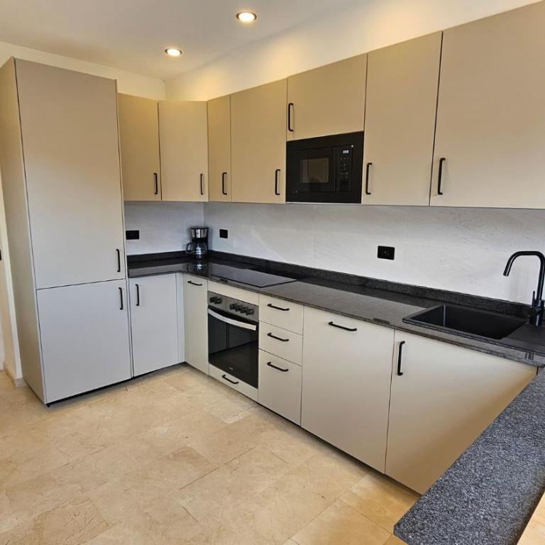 Luxury Renovated Duplex with Pools Private Jacuzzi - Appartement - 26