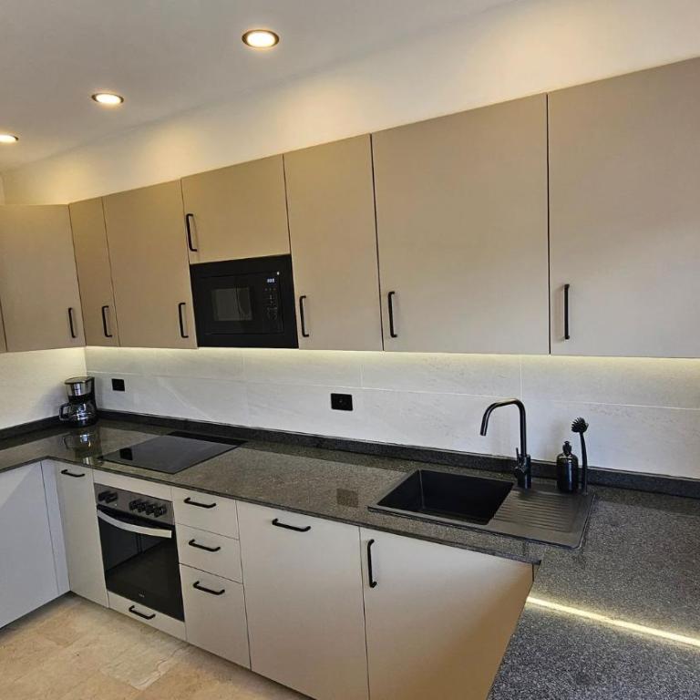 Luxury Renovated Duplex with Pools Private Jacuzzi - Appartement - 4