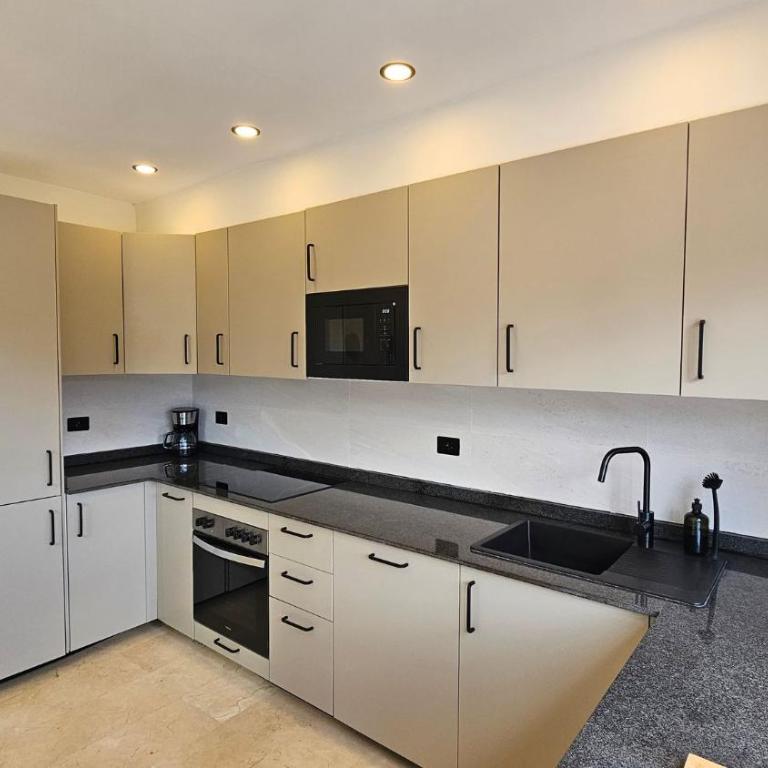 Luxury Renovated Duplex with Pools Private Jacuzzi - Appartement - 28
