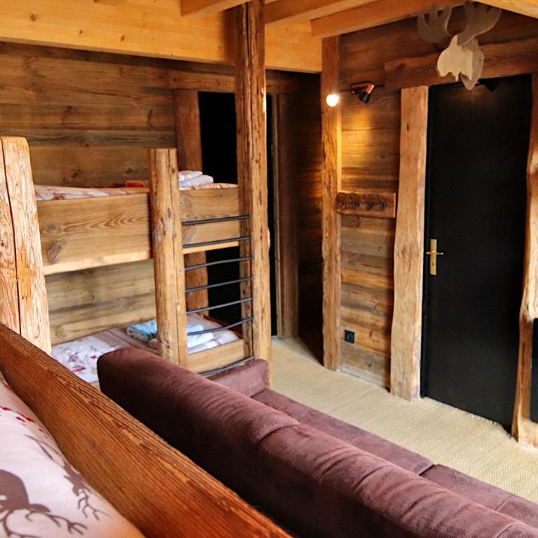 Prestigious Chalet for 18 Guests, Pool & Jacuzzi, close to slopes and resort center - Chalet - 18