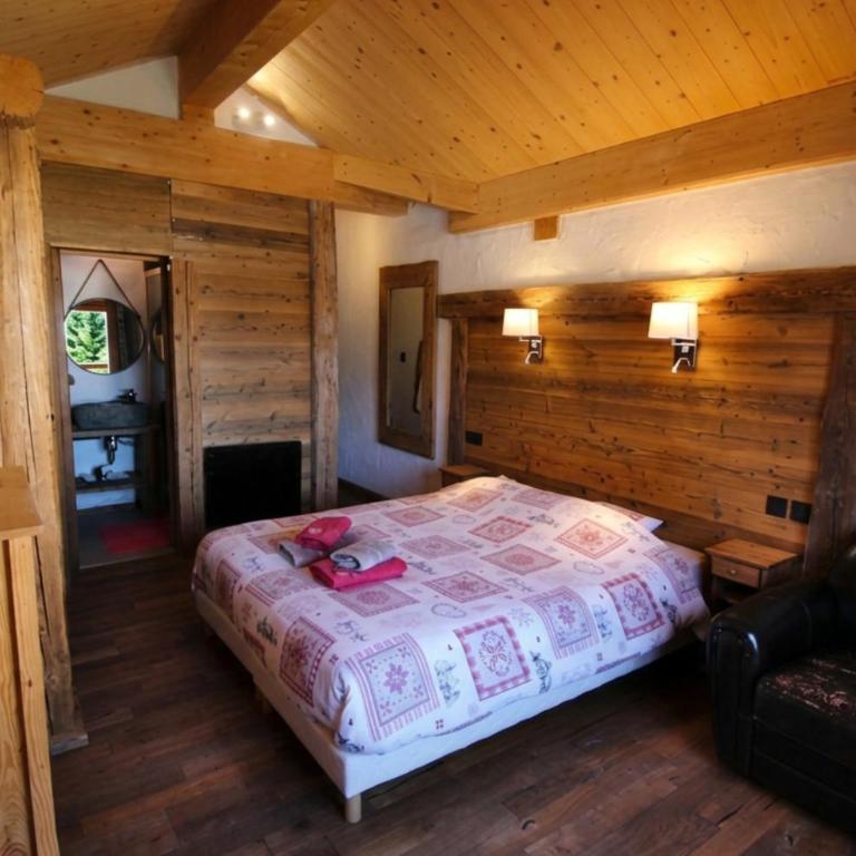 Prestigious Chalet for 18 Guests, Pool & Jacuzzi, close to slopes and resort center - Chalet - 26