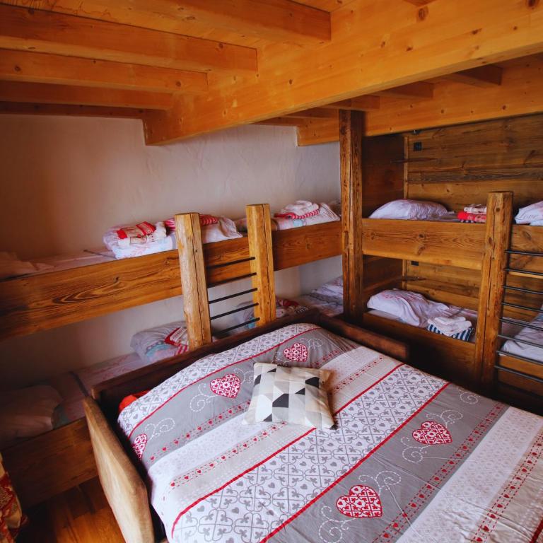 Prestigious Chalet for 18 Guests, Pool & Jacuzzi, close to slopes and resort center - Chalet - 37