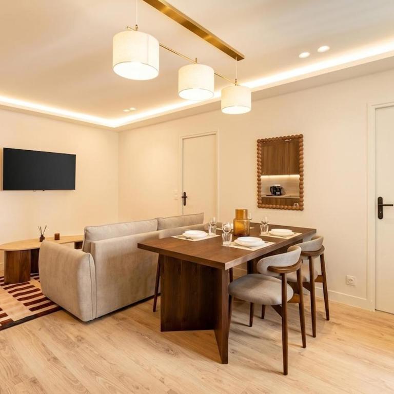 Splendid 2-bedro - Two-Bedroom Apartment - 1