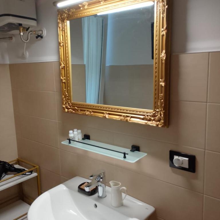Le stanze di Bruno - Camera Matrimoniale con Bagno Privato Esterno - 3