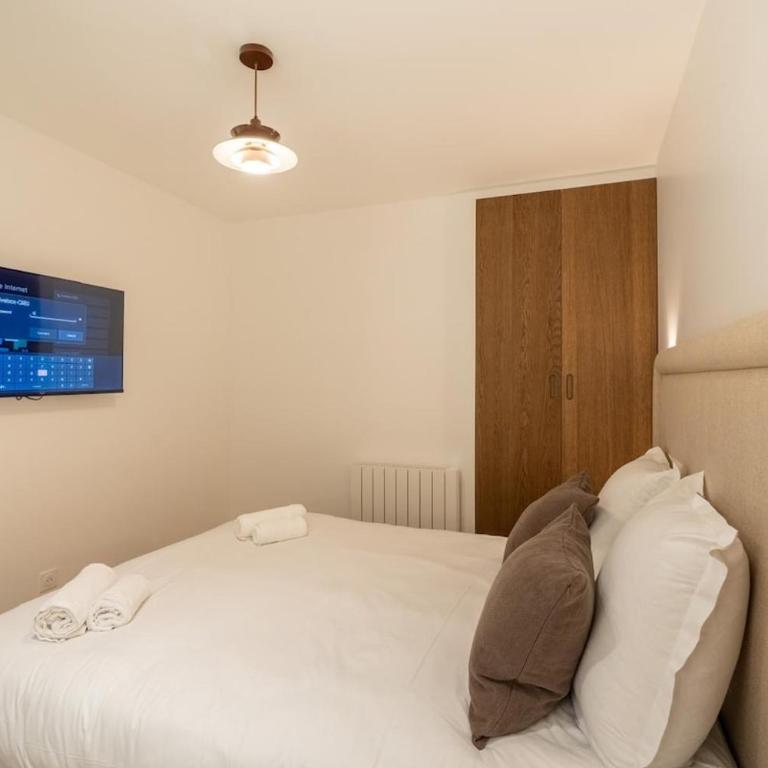 Splendid 2-bedro - Two-Bedroom Apartment - 2