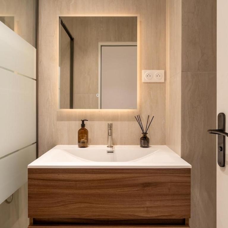 Splendid 2-bedro - Two-Bedroom Apartment - 30