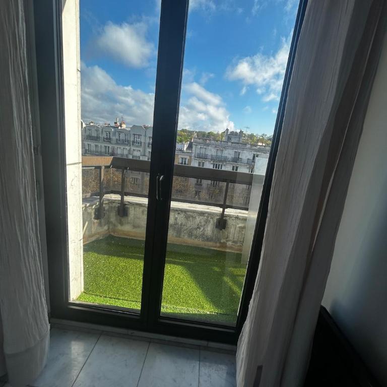 Aerial view of Paris - Apartamento de 3 dormitorios - 64
