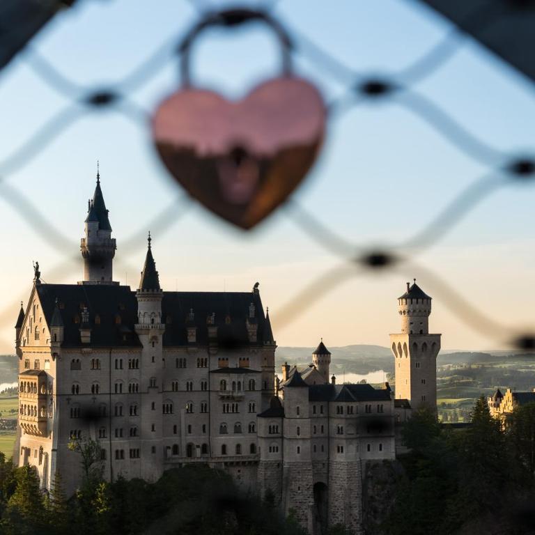 FeWo Armonie im Allgäu - Tischfußball & Dart, großer Südbalkon, gratis Erlebnisse mit Königscard - Apartment - 53