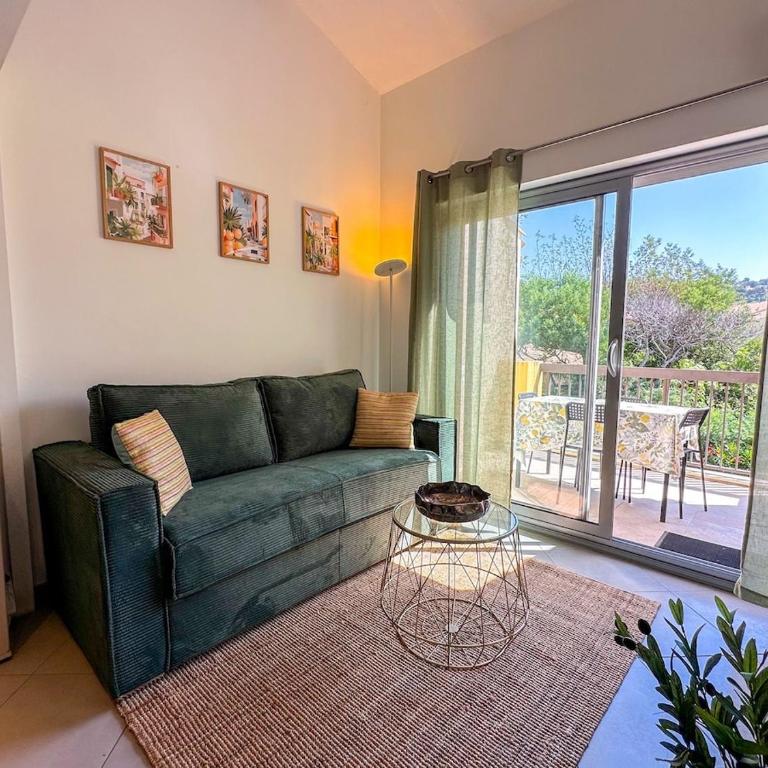 Plages et Port à pied avec Piscine pour 4 personnes - Appartement 2 Chambres - 4