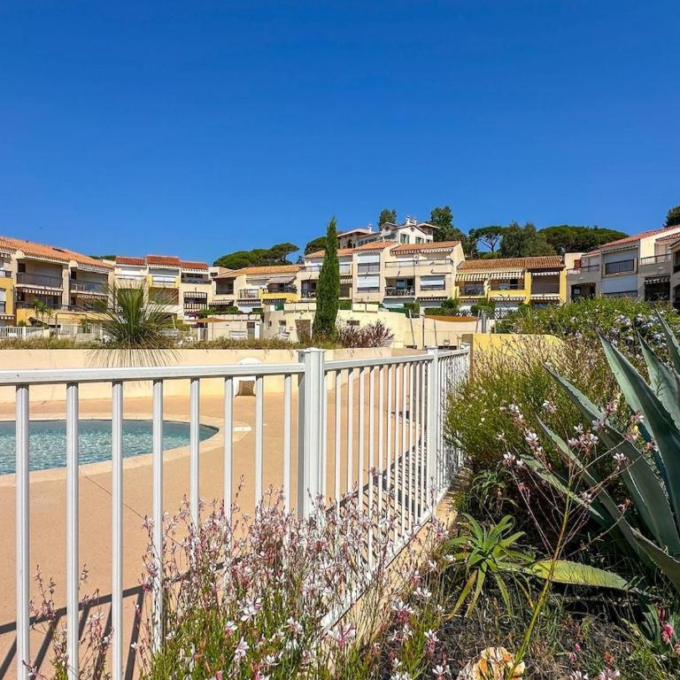 Plages et Port à pied avec Piscine pour 4 personnes - Appartement 2 Chambres - 5