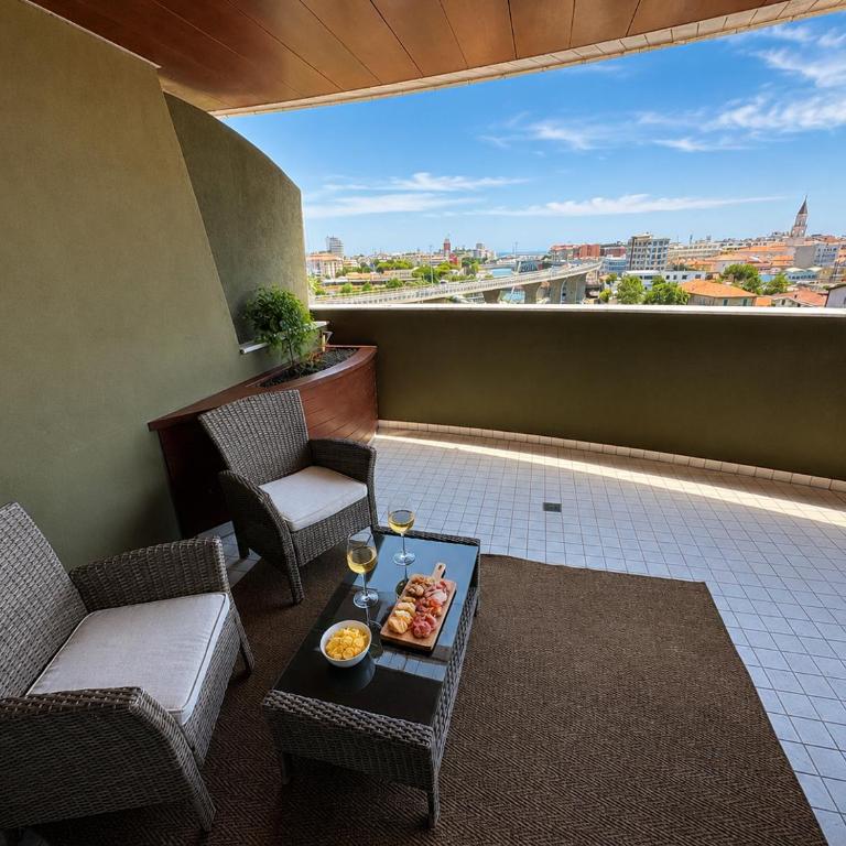 Torri Camuzzi Exclusive Luxury Apartment - 2 camere 2 bagni - Jacuzzi - Terrazza - Posto auto privato - Appartamento con 2 Camere da Letto - 4